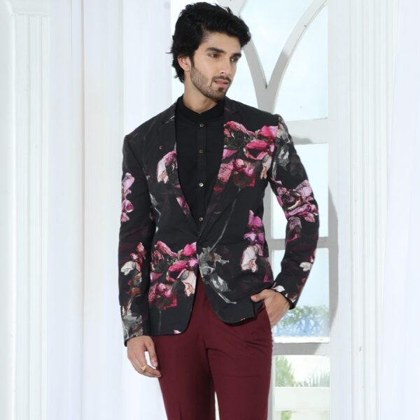 A  floral print blazer with single button - Image 3